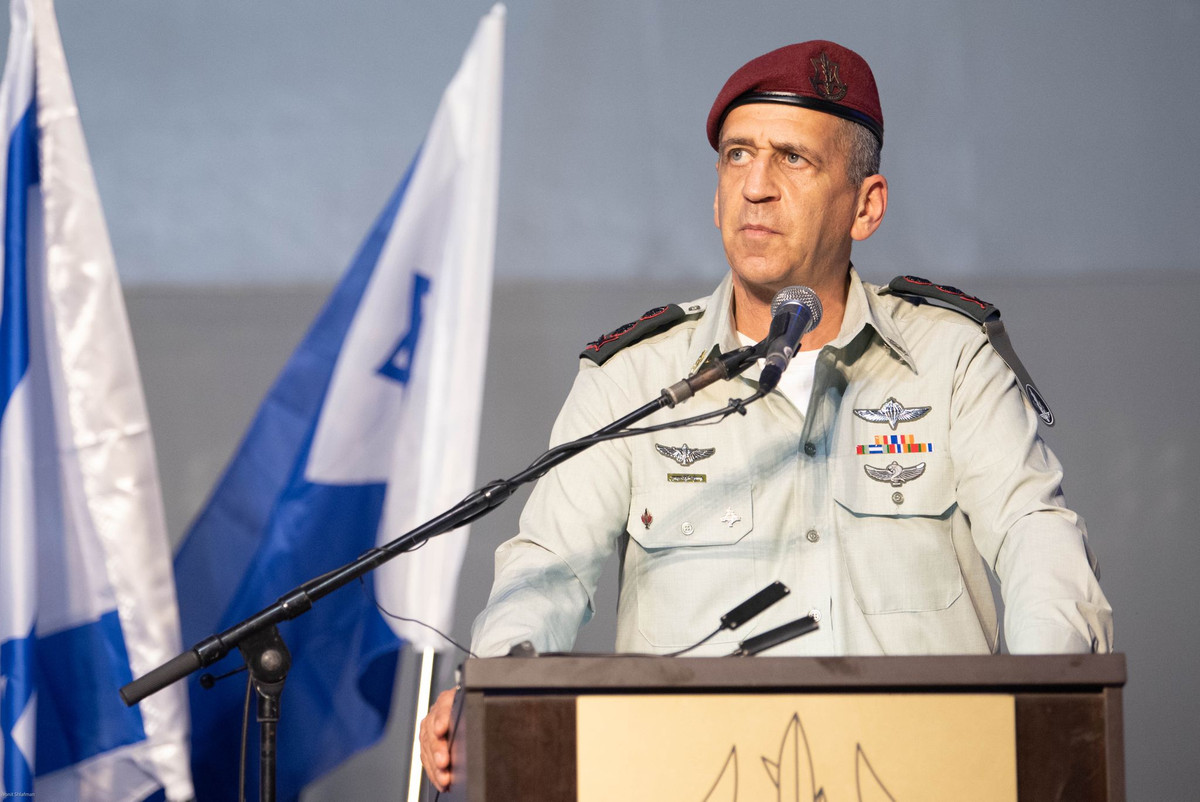 Tham mưu trưởng Quân đội Israel, Trung tướng Aviv Kohavi cho biết hôm thứ Ba, Quân đội Israel hiện nay đang “đẩy nhanh các kế hoạch tác chiến, và sẵn sàng đối phó với Iran cùng mối đe doạ quân sự bằng vũ khí hạt nhân”.