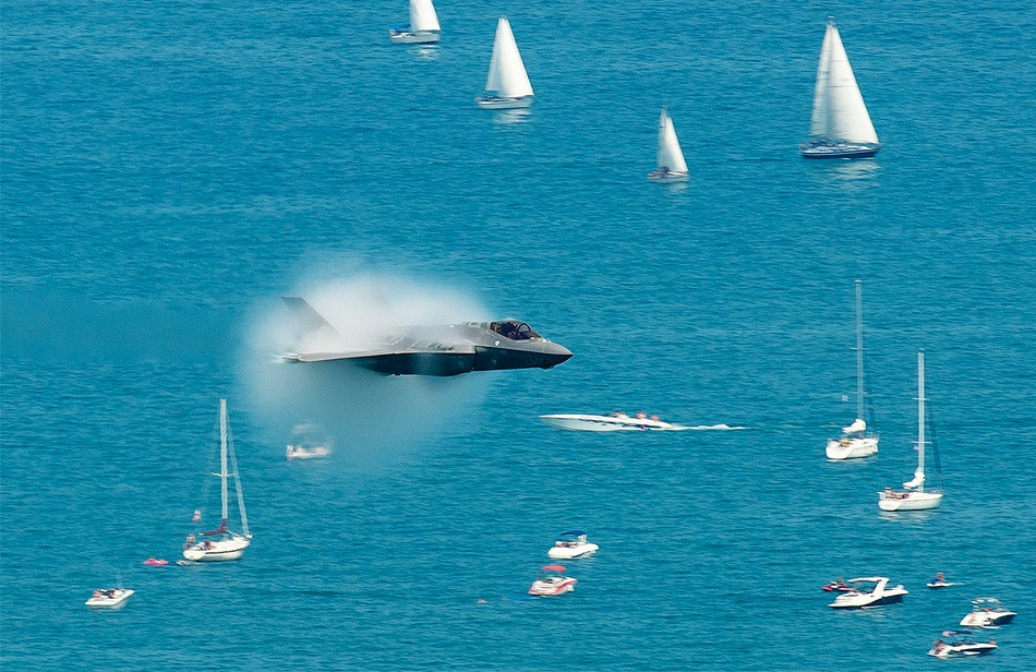 Để tạo ra hiện tượng này, điều kiện tiên quyết là phải đạt vận tốc vượt qua tốc độ âm thanh, tức vượt qua Mach 1.