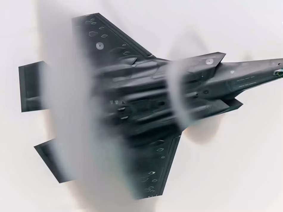 Đây là một hiện tượng thay đổi áp suất trong vùng nón Mach khi tiêm kích này chuyển động với tốc độ siêu thanh, hiện tượng này sẽ tạo ra một đám mây hình nón song song với chiếc chiến đấu cơ F-35.