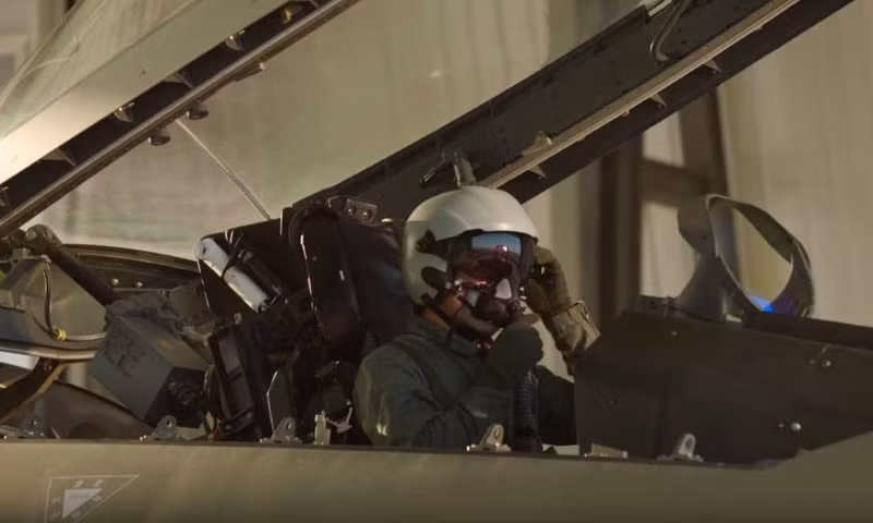 Ngoài ưu thế không chiến, việc này cũng sẽ giúp cho việc đào tạo, huấn luyện phi công của Trung Quốc cho tiêm kích J-20 này dễ dàng hơn. Các phi công trẻ có thể ở phía sau để làm quen vận hành hay học hỏi kinh nghiệm từ lái chính ngồi trước. 