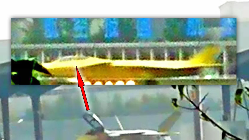 Các hình ảnh cho thấy một chiếc J-20 được sơn một lớp sơn vàng sở hữu buồng lái 2 chỗ cho kíp lái với buồng kính kéo dài đã xuất hiện tại đây. Tổ hợp Công nghiệp – Giới chức Quân sự Trung Quốc cũng đã có gợi ý về sự phát triển của phiên bản J-20 này từ lâu, ngày càng tân tiến hơn.