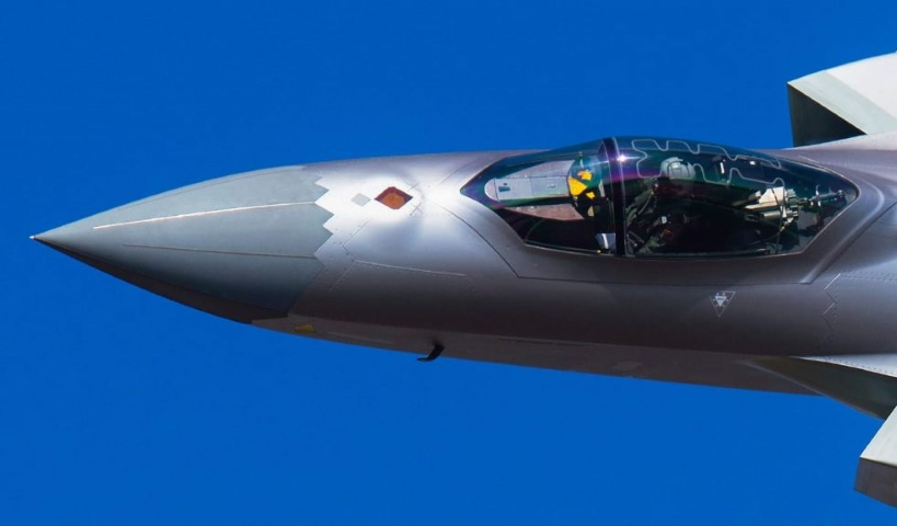 Chúng ta cũng chưa có các thông tin chính thức nào về các số liệu của các J-20 biến thể mới với 2 chỗ ngồi trong kíp lái. Dự đoán thì sẽ không quá khác biệt so với phiên bản 1 chỗ ngồi trước đó. 