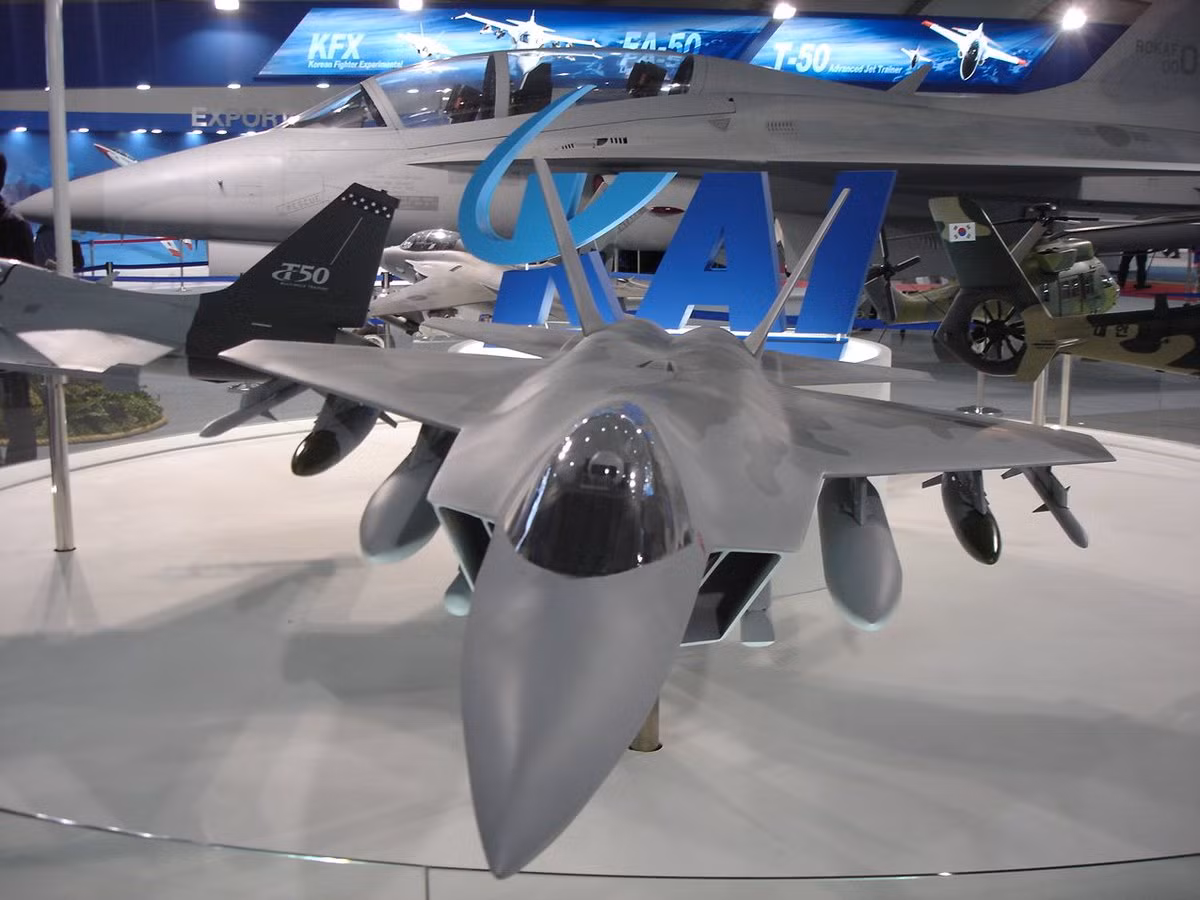 Điểm đặc biệt của chương trình KF-21 đó là nó có sự tham gia của cả Indonesia. Mục tiêu của hai quốc gia ban đầu là chế tạo một loại tiêm kích nội địa, có khả năng tác chiến tương đương máy bay thế hệ 5.