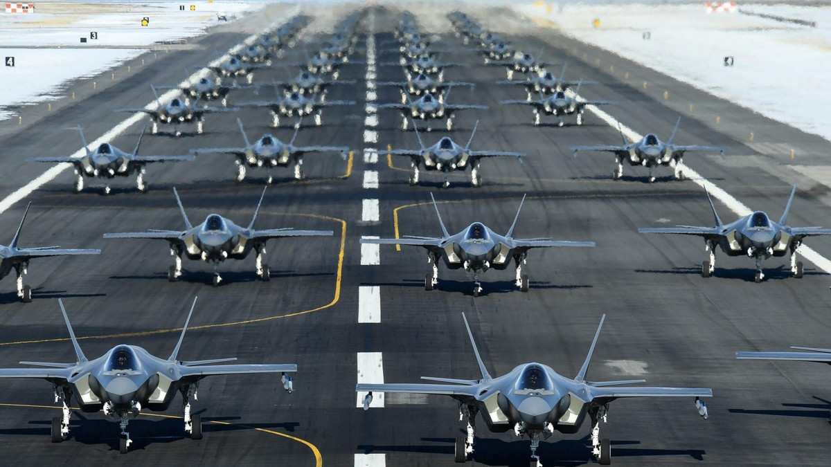 Khuôn khổ chi tiết đơn hàng trị giá 24 tỷ USD này giữa UAE – Mỹ bao gồm tới 50 chiếc chiến đấu cơ tàng hình F-35 tối tân, cùng với sự xuất hiện của tới 18 chiếc máy bay không người lái quân sự cho UAE. Nguồn ảnh: QQ.