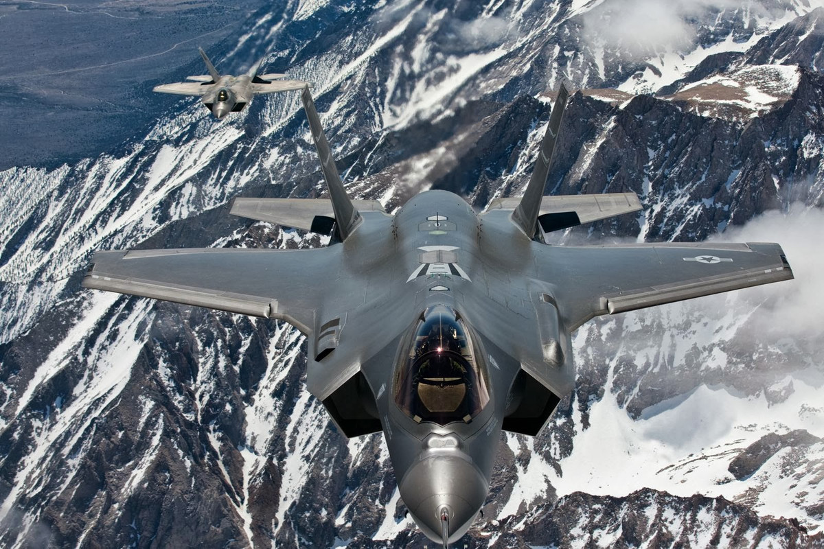 Với bộ động cơ mạnh mẽ này, ngoài tốc độ cao mang lại sự cơ động tối ưu ra, các tiêm kích F-35 của Mỹ còn có thể hoạt động bền bỉ trong phạm vi lên đến 2.800km, với trần bay tối đa đạt 15.000m. Nguồn ảnh: planobrazil.com.