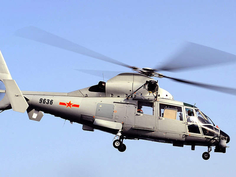 Theo các báo cáo, tàu khu trục lớp Type 055 cũng được dự trù cho việc mang theo 2 máy bay trực thăng hải quân hạng trung để hỗ trợ công tác trên biển, với đầy đủ kho chứa và bãi đáp trực thăng.