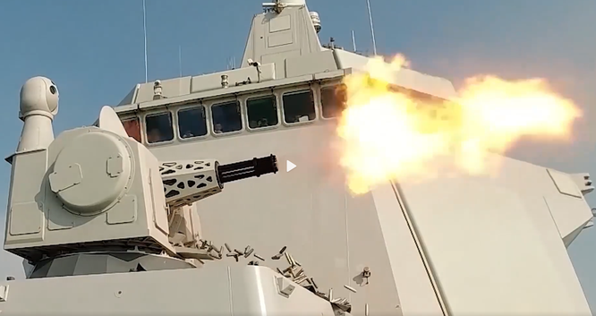 Ngoài ra, trên các khu trục hạm này cũng được trang bị 1 khẩu pháo cận PJ-38 cỡ nòng 130mm, cùng một pháo hạm PJ-11 CIWS, đem lại khả năng tự vệ và thực thi tác chiến tốt khi hộ tống các tàu sân bay.