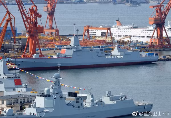 Hình ảnh về 2 con tàu khu trục mới thuộc lớp tàu khu trục Type 055 này của Trung Quốc cũng đã sớm được lan truyền trên các mạng xã hội vào cuối tháng trước, với số hiệu 106 cho Yanan và 103 cho Anshan.