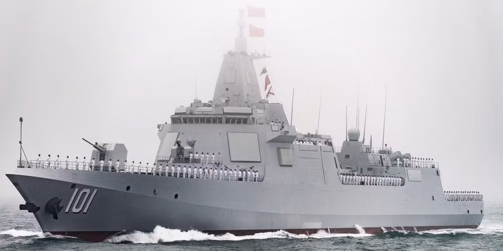 Tuy nhiên, các tàu khu trục Type 055 này sẽ ít thực thi trọng trách vai trò chính của mình, thay vào đó sẽ nhận nhiệm vụ như một “vệ sĩ” hộ tống cho hàng không mẫu hạm, thực thi các nhiệm vụ viễn chinh theo yêu cầu từ Bắc Kinh.