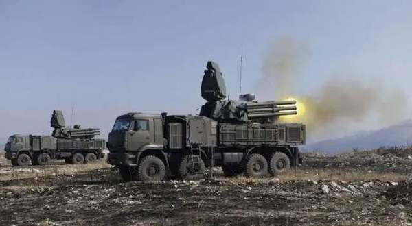 Màn đạn dày đặc do pháo 30mm của hệ thống Pantsir-S1 bắn ra có thể nhanh chóng xé nát mục tiêu ngay trên không.