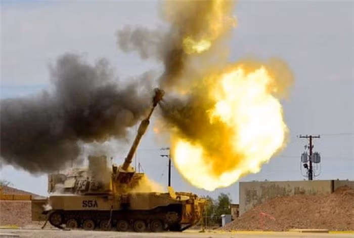 Về hệ thống đạn dược mà M109A7 được phát triển để bắn, đặc biệt nhất trong số đó phải kể đến loại đạn chỉ đường thông minh XM982 Excalibur-S, đây cũng là điểm vượt trội của nó so với phiên bản cũ.