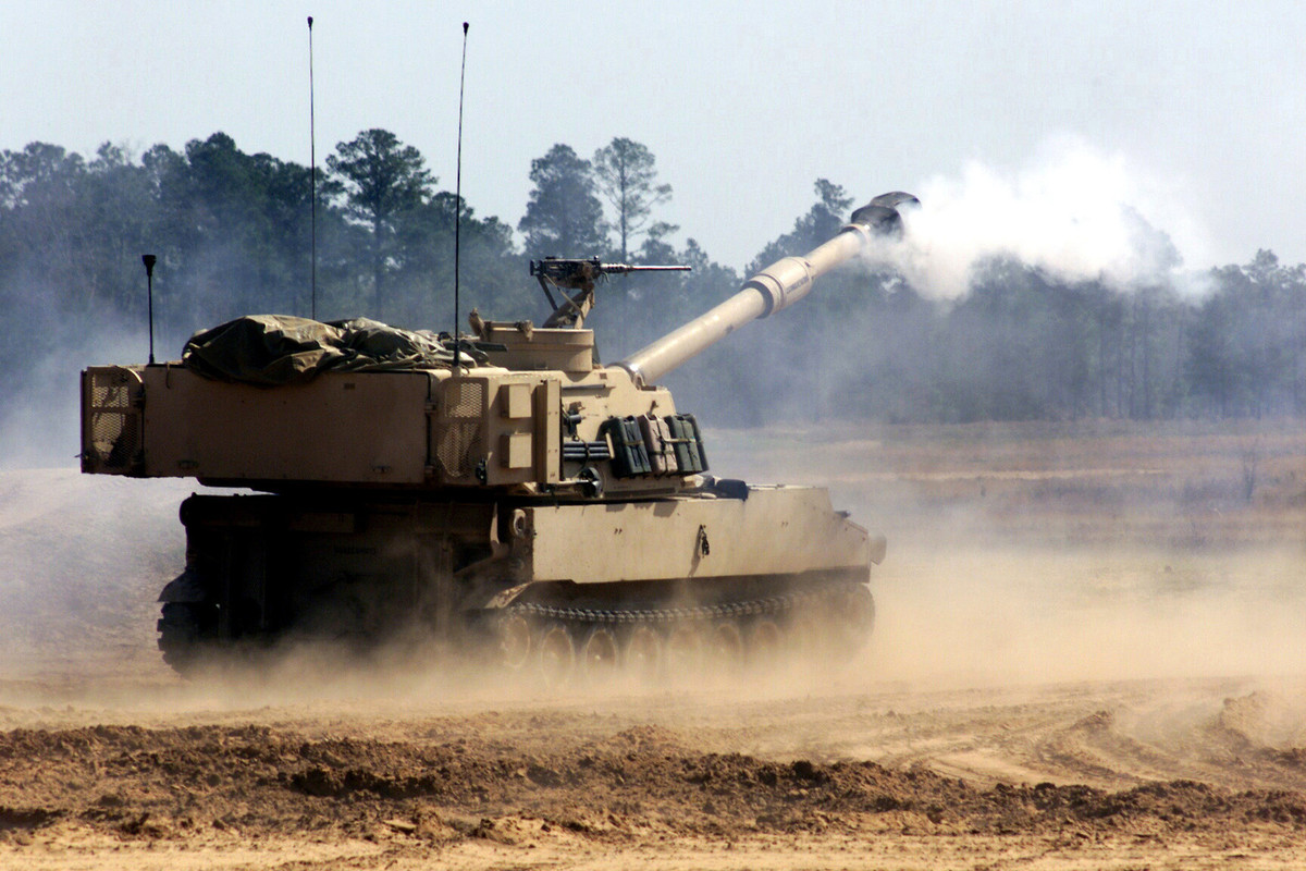 Cùng với đó, ngoài sự tân tiến và hoả lực mạnh mẽ, tổ hợp pháo tự hành M109A7 cũng sở hữu sự cơ động khá nổi trội, với việc được trang bị bộ động cơ Detroit Diesel 8V71T mạnh mẽ, tổ hợp này có thể đạt vận tốc tối đa lên tới 56km/h, hoạt động bền bỉ trong phạm vi 350km liên tục.