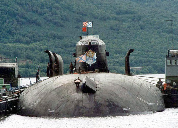 Với việc Hải quân Nga thường xuyên triển khai các tàu ngầm hạt nhân thì việc mang theo Zircon sẽ là một mối đe doạ đáng lo ngại. Vì khi đó, tàu ngầm của Nga sẽ không cần phải tiếp cận quá gần với các phương tiện tác chiến chống tàu ngầm của đối phương – đồng thời sẽ khiến tất cả tàu ngầm đối phương phải “đau đầu” trong công tác đánh chặn Zircon.