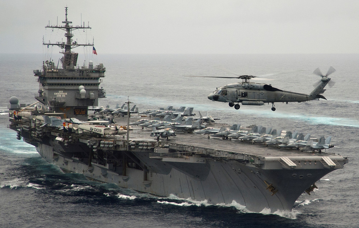 Tàu sân bay huyền thoại này cũng có một hệ thống radar mảng pha dưới tên gọi SCANFAR, SCANFAR bao gồm hai bộ radar AN/SPS-32 và AN/SPS-33 phục vụ dò mục tiêu trên không và trên biển. Sau này được nâng cấp lên AN/SPS-48 và AN/SPS-49 3D.