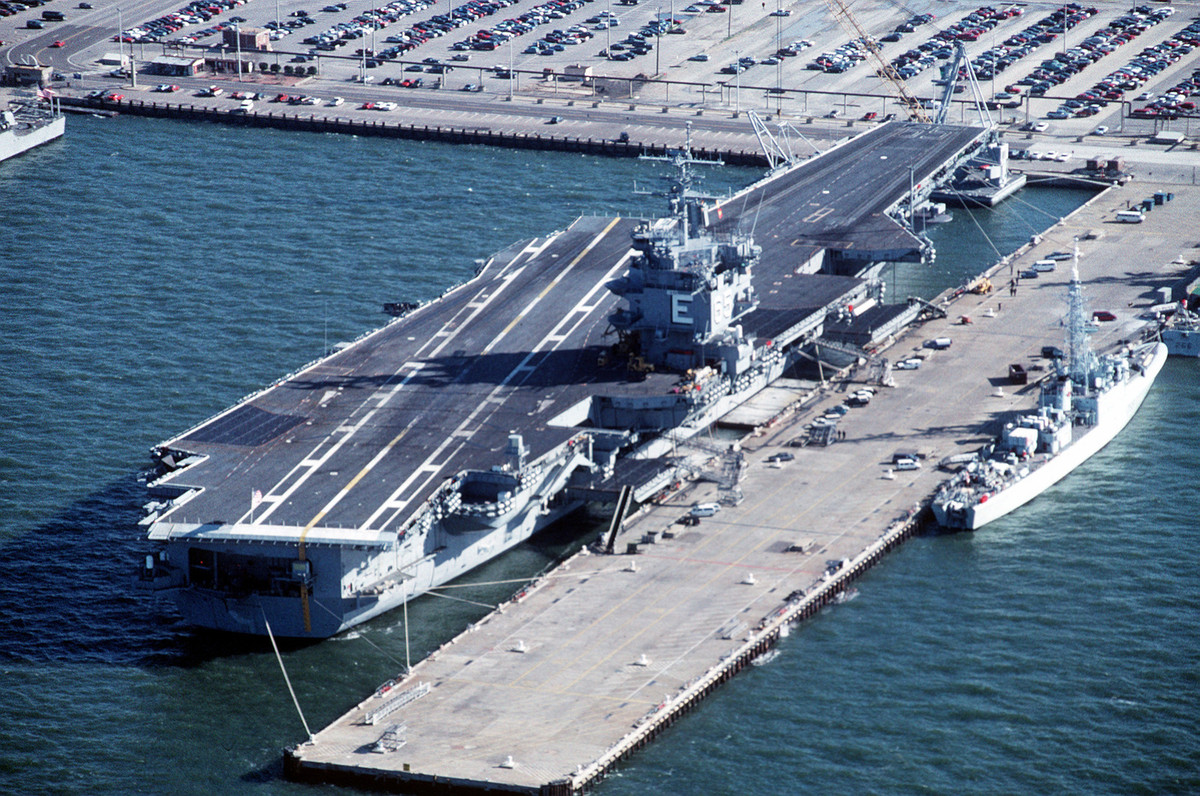 USS Enterprise (CVN-65), trước đây là CVA(N)-65, là một hàng không mẫu hạm của Hải quân Mỹ, hiện đã xuất biên chế. Nó là chiếc tàu sân bay đầu tiên chạy bằng năng lượng hạt nhân, và giống với con tàu tiền nhiệm “huyền thoại” xuất hiện từ trước Thế chiến II thì nó cũng được mang biệt danh là “Big E”.