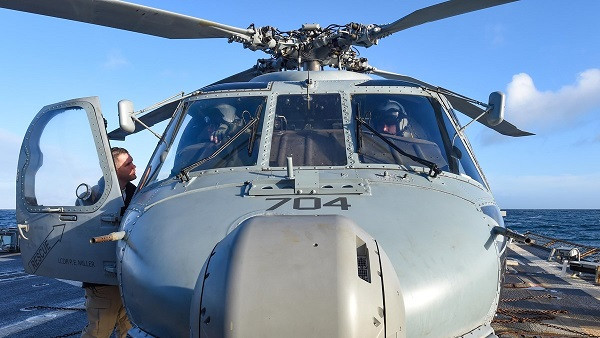 “Thợ săn ngầm” MH-60R được trang bị cảm biến tìm dò và chỉ thị mục tiêu hồng ngoại (FLIR), radar khẩu độ tổng hợp có khả năng phát hiện các mục tiêu nhỏ trên mặt nước, cảm biến dò tìm và phát hiện tàu ngầm.