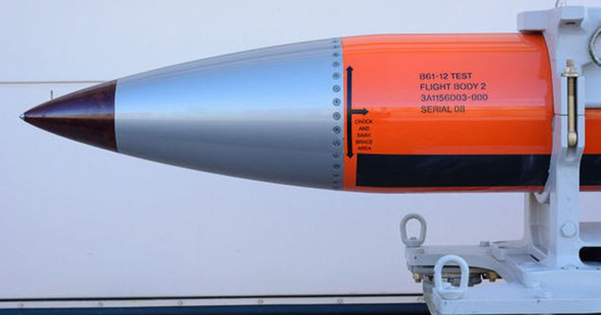 Về siêu bom hạt nhân B61-12 của Mỹ, đây là một vũ khí hạt nhân chiến thuật của nước này mang uy lực cực lớn. Các tên lửa này thường được sử dụng trên chiến trường nhằm vào các mục tiêu như các đoàn xe tăng, sở chỉ huy, các đơn vị tên lửa, sân bay hay bãi tiếp nhiên liệu, v.v. của đối thủ.