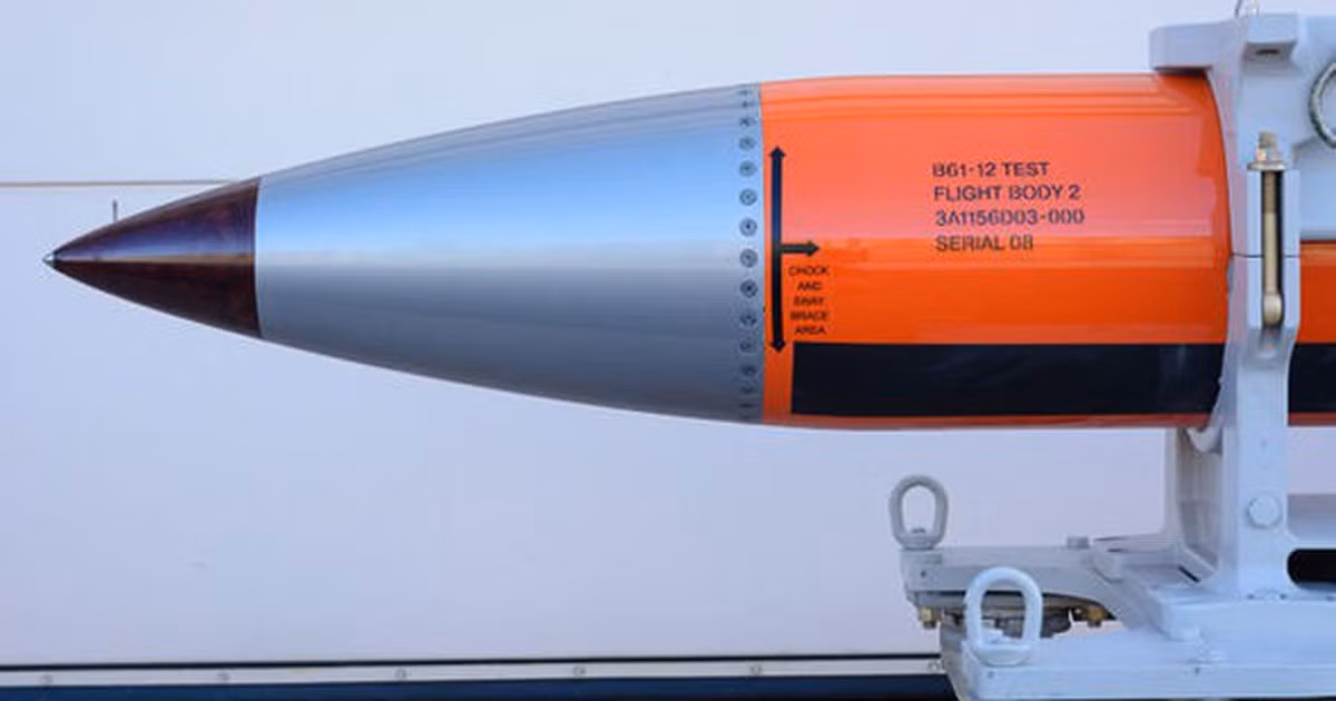Về siêu bom hạt nhân B61-12 của Mỹ, đây là một vũ khí hạt nhân chiến thuật của nước này mang uy lực cực lớn. Các tên lửa này thường được sử dụng trên chiến trường nhằm vào các mục tiêu như các đoàn xe tăng, sở chỉ huy, các đơn vị tên lửa, sân bay hay bãi tiếp nhiên liệu, v.v. của đối thủ.