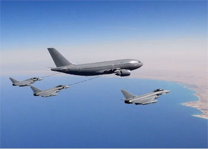 Nhưng cho đến hiện tại, Singapore chỉ sử dụng đến các Airbus A330 MRTT của mình, vì hầu như các chiến đấu cơ của RSAF đều không thể sử dụng tiếp kiểu tiếp liệu của KC-130B/H.