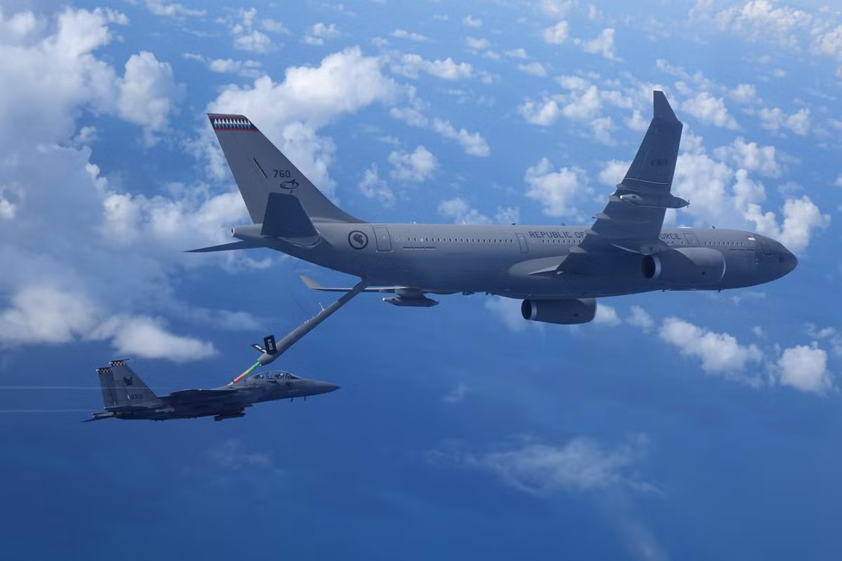 Còn với Lực lượng Không quân Cộng hoà Singapore, hiện lực lượng quân sự này của Singapore đang sở hữu 6 chiếc Airbus A330 MRTT và 5 chiếc KC-130B/H trong biên chế của họ.
