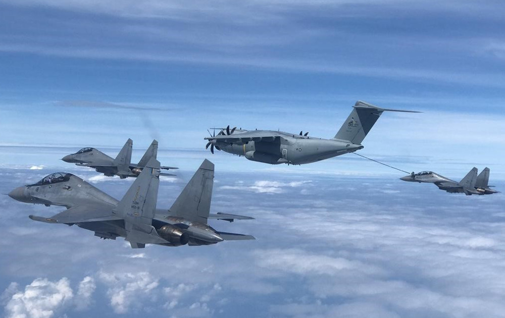 Các Airbus A400M, vốn dĩ đây là một loại vận tải cơ quân sự tầm xa, thường được bắt gặp sử dụng chủ yếu cho việc vận chuyển khí tài, quân dụng.