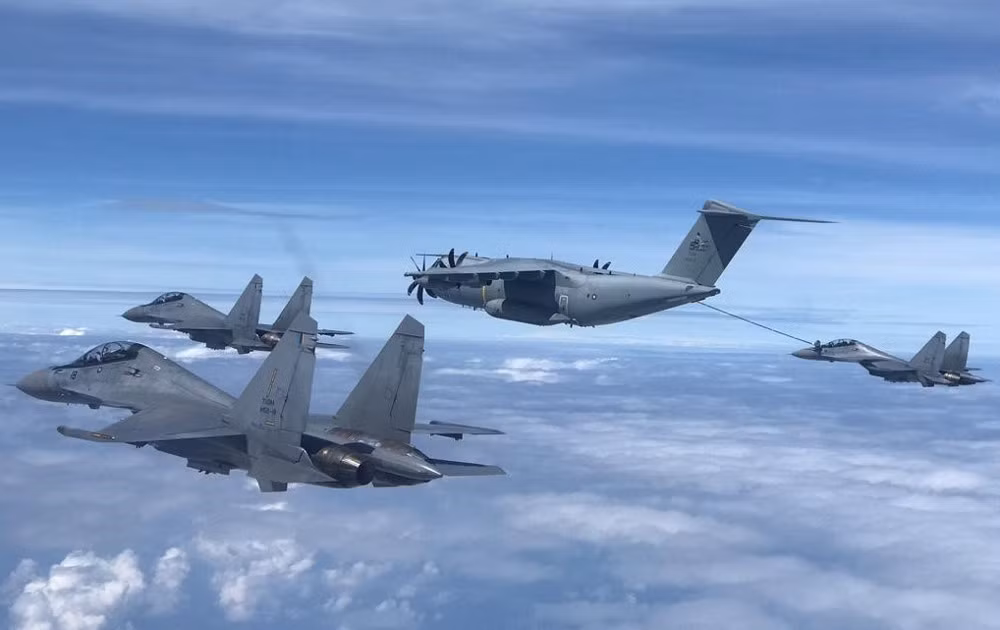 Các Airbus A400M, vốn dĩ đây là một loại vận tải cơ quân sự tầm xa, thường được bắt gặp sử dụng chủ yếu cho việc vận chuyển khí tài, quân dụng.