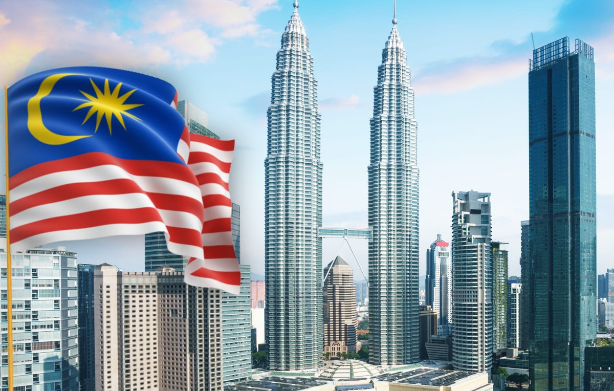 Đối với Malaysia, đất nước này được chia ra làm 2 phần, 1 ở phía Tây và còn lại ở phía Đông. Với sự chia cách này thì khoảng cách địa lý khi di chuyển lên tới 1.900km (tính từ bang Perlis đến bang Sabah).