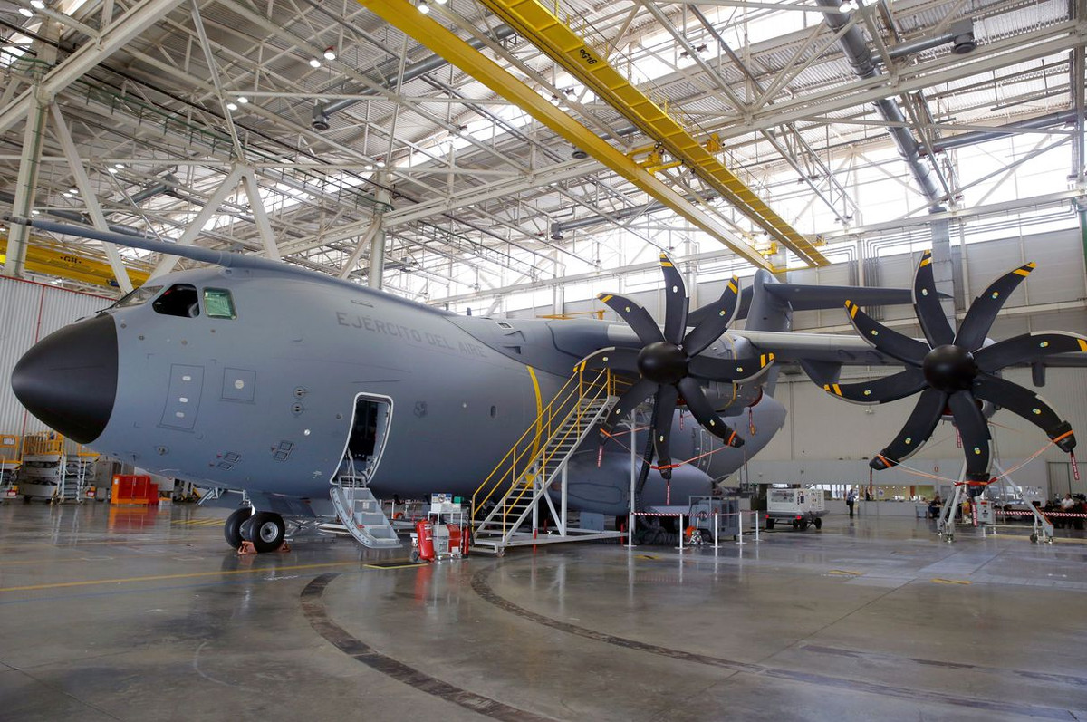 Các Airbus A400M Atlas được thiết kế để có thể mang tải trọng đợt tới 37 tấn trong khoang, với trọng lượng cất cánh tối đa khổng lồ, đạt 114 tấn tải.