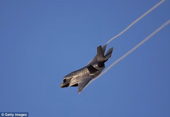 Hoạt động tìm kiếm này được che đậy một cách tuyệt mật, có thể hiểu, việc tìm kiếm xác F-35B sẽ liên quan đến các tàu ngầm thu nhỏ tân tiến và các thợ lặn đảm nhiệm.