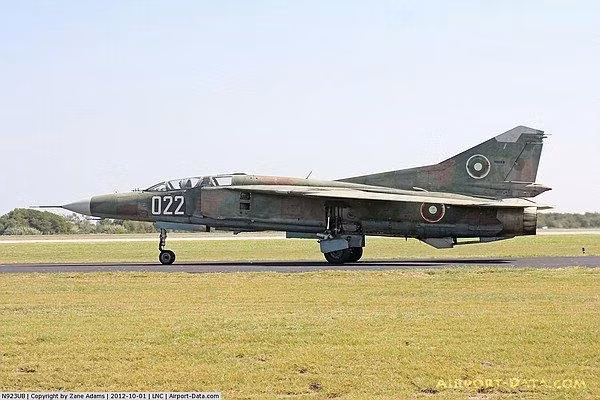 ất cả những chiếc MiG-23 được tháo rời đều và đưa đến Căn cứ không quân Edwards, nơi chúng được kiểm tra cẩn thận. Việc lắp ráp và bay thử diễn ra tại Groom Lake.