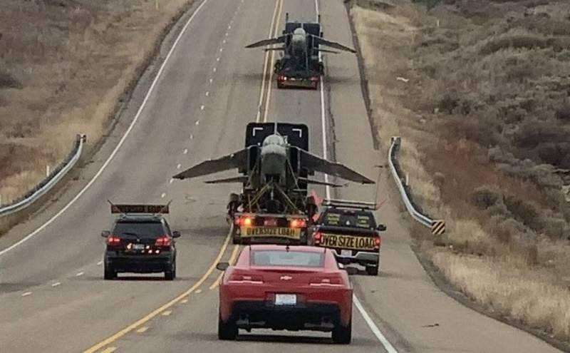 Nhưng thật ngạc nhiên khi mới đây hình ảnh hai tiêm kích MiG-23 Liên Xô được vận chuyển trên xe tải dọc theo đường cao tốc ở Mỹ đã được báo chí quốc tế đăng tải.