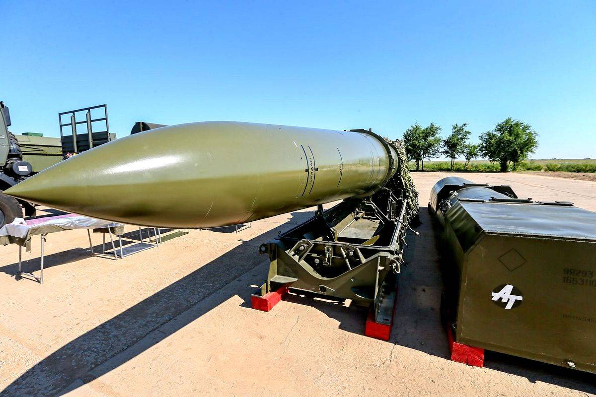 Và với nòng pháo chính của mình, chiến xa T-64BV sở hữu khả năng bắn tới 4 lượt tên lửa chống tăng AT-8 mỗi phút, khả năng tác chiến có thể nói là rất vượt trội và mạnh mẽ. Nguồn ảnh: en.topcor.ru.