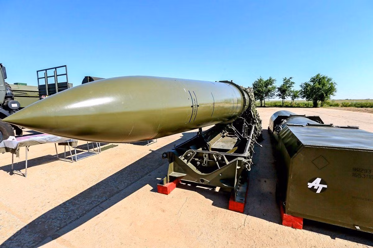 Và với nòng pháo chính của mình, chiến xa T-64BV sở hữu khả năng bắn tới 4 lượt tên lửa chống tăng AT-8 mỗi phút, khả năng tác chiến có thể nói là rất vượt trội và mạnh mẽ. Nguồn ảnh: en.topcor.ru.