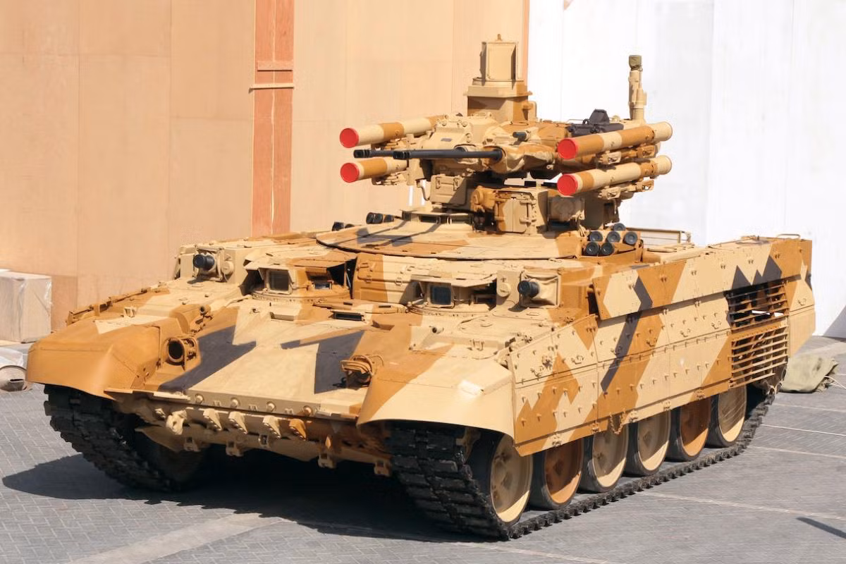 Về mặt thiết kế ngoại quan, có thể thấy rằng hình dạng của loại phương tiện chiến đấu Terminator này là giống với các xe tăng chiến đấu chủ lực (MBT) nhiều hơn, tuy nhiên, thay vì được trang bị các nòng pháo cỡ 125mm thông thường, nó lại mang cho mình hai khẩu pháo cỡ nòng 30mm.