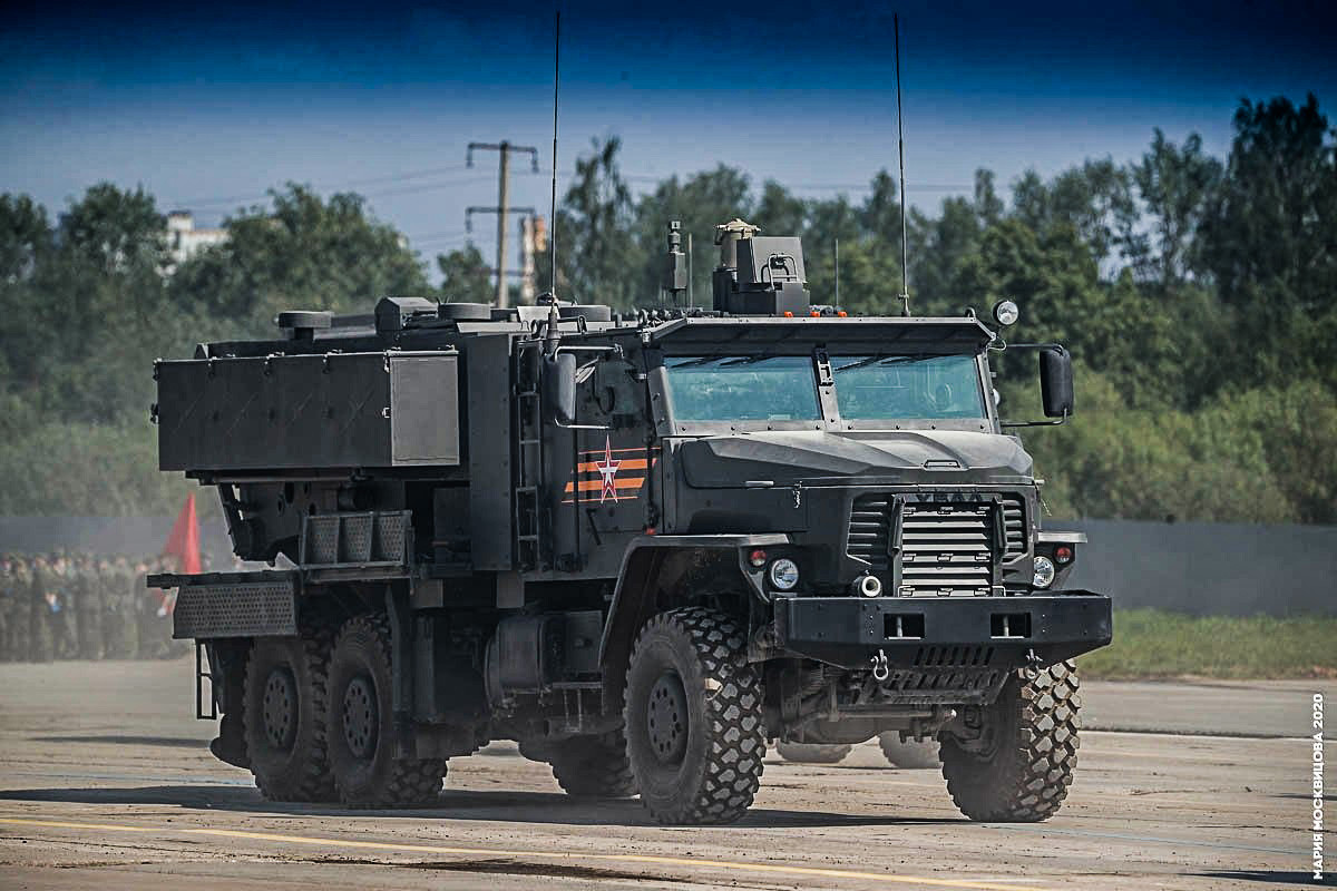 Thậm chí, các TOS-2 Tosochka MRL còn được phát triển riêng một loại tên lửa đặc biệt để trang bị trên chúng, sở hữu các đặc tính được gia tăng, nhằm nâng cao tối đa khả năng chiến đấu của phương tiện này. Nguồn ảnh: QQ.