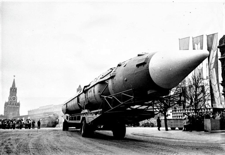 Vì trước đây, tại thời kì tiền thân của Nga là Liên Xô trong lịch sử, chúng ta đã từng chứng kiến một kho dự trữ hạt nhân lớn đỉnh điểm, với tới 45.000 đầu đạn hạt nhân vào năm 1986. Nguồn ảnh: russian7.ru.