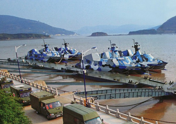 Tàu tên lửa lớp Houbei Type-022 đã được đưa vào biên chế PLAN vào khoảng năm 2004. Kể từ đó, một số lượng rất lớn đã được chế tạo, ước tính khoảng 40 đến 80 thân tàu.