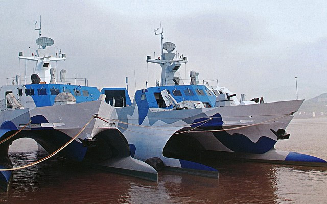 Hình thức của nó ít khắc nghiệt hơn so với Sea Shadow, với sự nhượng bộ về các yếu tố vận hành. Răng của nó, tên lửa chống hạm, được mang trong hai nhà chứa máy bay có mái che để che giấu chúng khỏi radar.