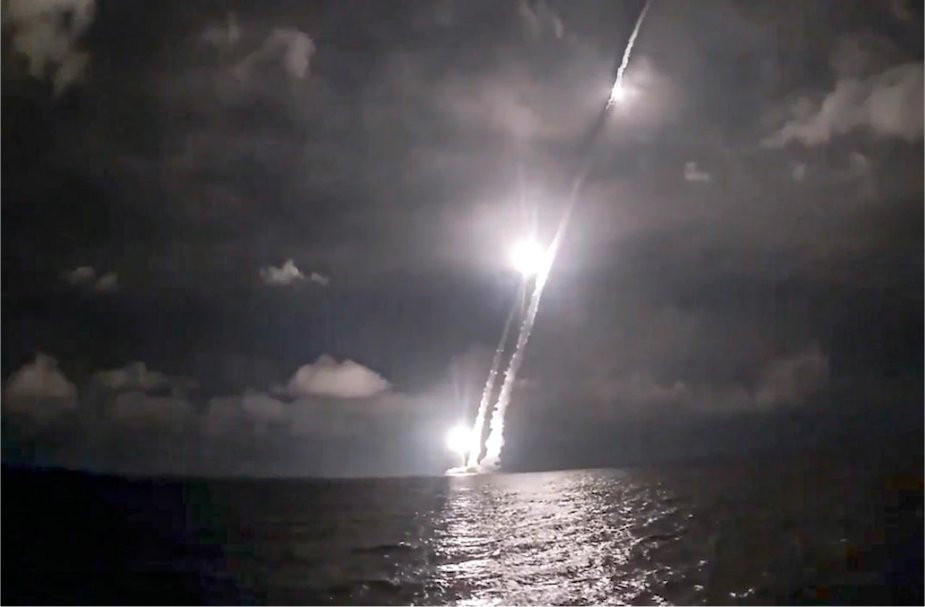 Lưu ý nhất, các tàu ngầm diesel-điện thuộc Dự án 636.3 đều được trang bị đến 4 tên lửa hành trình Kalibr (Kalibr-PL/Club-S).