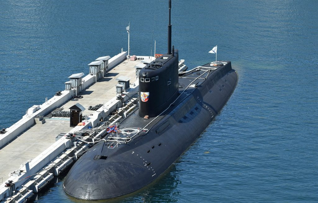 Vì ngoài sự im lặng đến đáng sợ, vũ trang của những chiếc tàu ngầm chiến đấu thuộc Dự án 636.3 này cũng có uy lực rất lớn có thể gây áp lực mạnh mẽ và bất ngờ với đối phương.