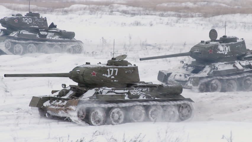Các xe tăng chiến đấu hạng trung T-34 này đã được trang bị các bộ động cơ diesel mạnh mẽ, giúp các chiến xa này đạt tốc độ tối đa lên tới 53km/h, hoạt động bền bỉ liên tục trong phạm vi tối đa lên tới 400km. Nguồn ảnh: stock-clip.com.