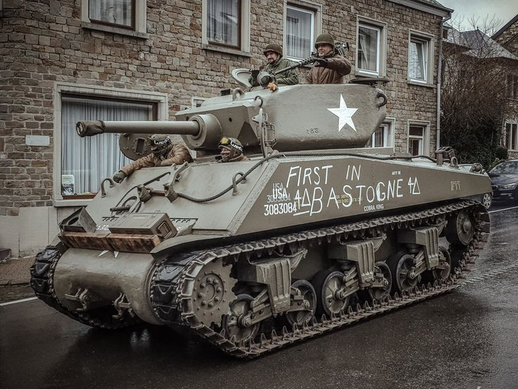 Đúng hơn cả, có thể nhận xét rằng, các xe tăng Sherman của Mỹ có thể nói là tốt nhất của Quân đội Mỹ lúc bấy giờ trong Thế chiến thứ II. Nguồn ảnh: Pinterest.