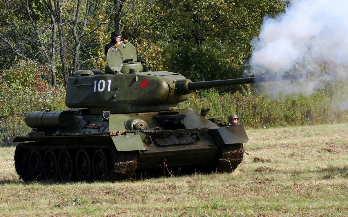 Và ngay trong thời điểm hiện tại, vẫn có 10 quốc gia bao gồm cả Nga (Liên Xô cũ) hiện vẫn sử dụng các chiến xa mạnh mẽ này trong nhiều nhiệm vụ khác nhau. Nguồn ảnh: goodfon.com.