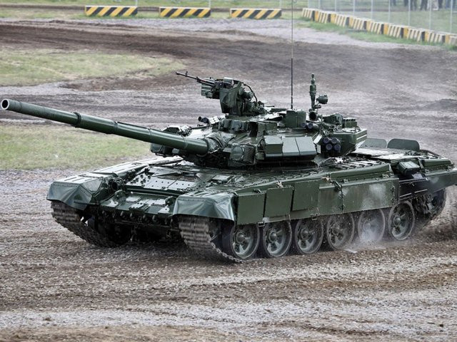 T-90 là một dòng xe tăng chiến đấu chủ lực hiện đại nhất của Nga. Chính thức được nhập biên chế từ và phục vụ trong Quân đội Nga từ năm 1995.
