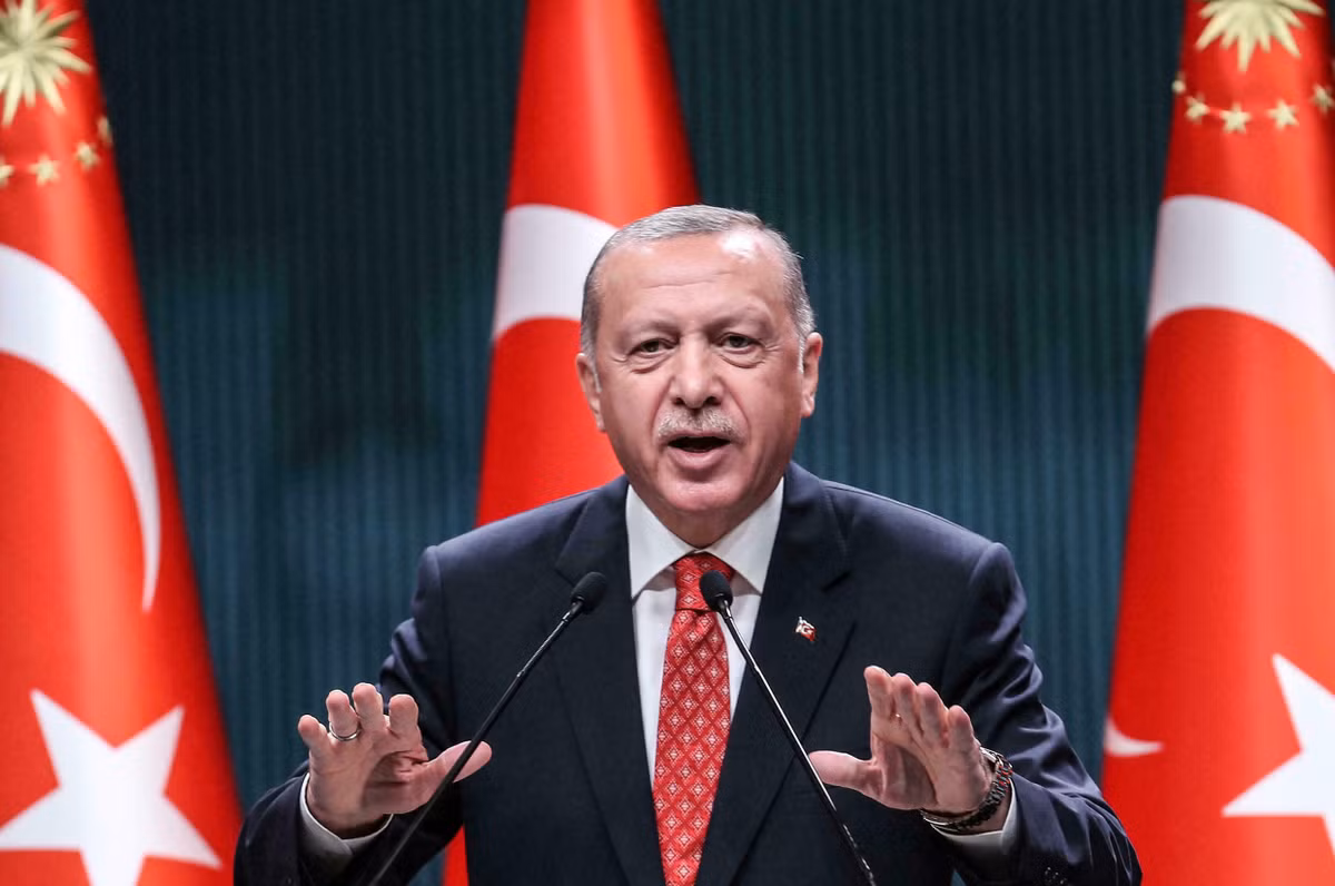 Việc Syria gửi thêm vũ khí ra mặt trận có thể liên quan đến những tuyên bố gần đây của ông Erdogan về "phản ứng không thể tránh khỏi đối với hành động gây hấn" sau vụ tấn công từ đoàn xe của Thổ Nhĩ Kỳ ở vùng Mareaa xảy ra vào ngày 10/10 vừa qua.