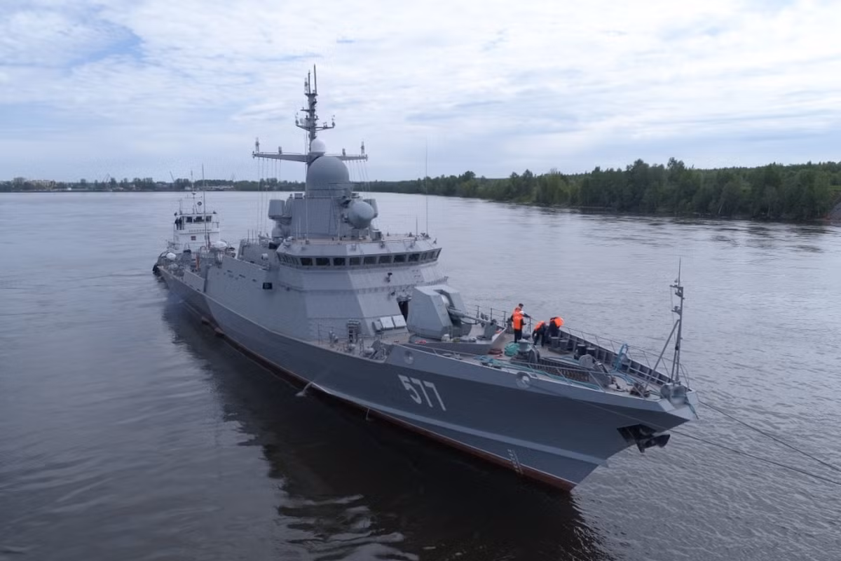 Các tàu hộ tống tên lửa này đều được trang bị cho mình hệ thống cảm biến, radar hiện đại nhất và có trang bị trạm liên lạc vệ tinh, hỗ trợ rất nhiều khi các con tàu này tác chiến chiến thuật trên biển.