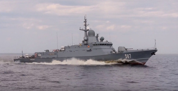 Dù có trọng tải lớn, thế nhưng những con tàu này vẫn rất cơ động, được trang bị cho mình 3 bộ động cơ diesel Zvezda M-507D1 và 3 máy phát điện DGAS-315. Cho phép các tàu hộ tống tên lửa này có thể đạt vận tốc tối đa lên đến 30 hải lý/giờ và lênh đênh trên hải trình suốt 15 ngày liên tục.