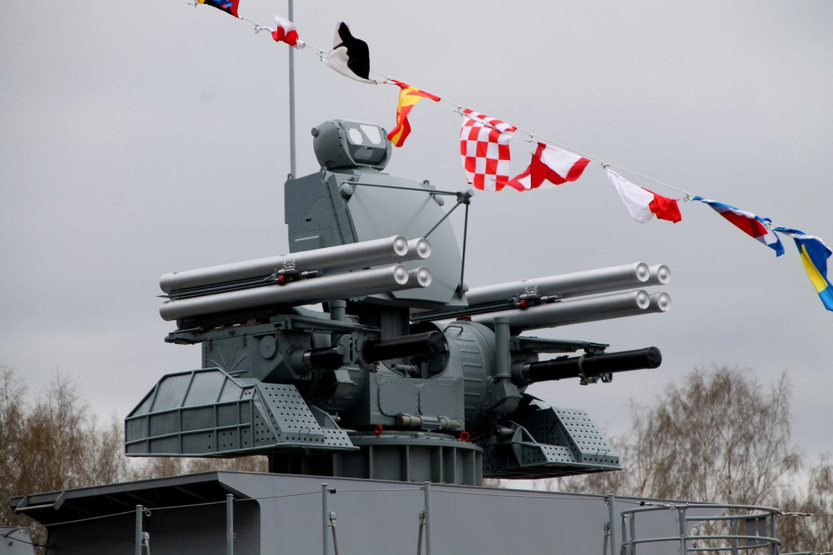 Các tàu này được chuẩn bị tới 8 bệ phóng VLS, sẵn sàng cho công tác phóng tên lửa khi thực thi nhiệm vụ. Ngoài ra, từ con tàu thứ 3 trở đi, các tàu hộ tống của Dự án 22800 còn được trang bị cả Pantsir-M với uy lực “kinh hoàng” của Nga.