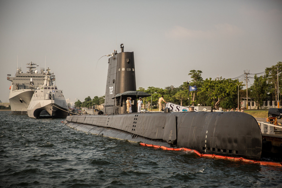 Hoặc cũng có thể mang theo tên lửa hành trình UGM-84 Harpoon đã cũ kỹ, hiệu quả không tốt.