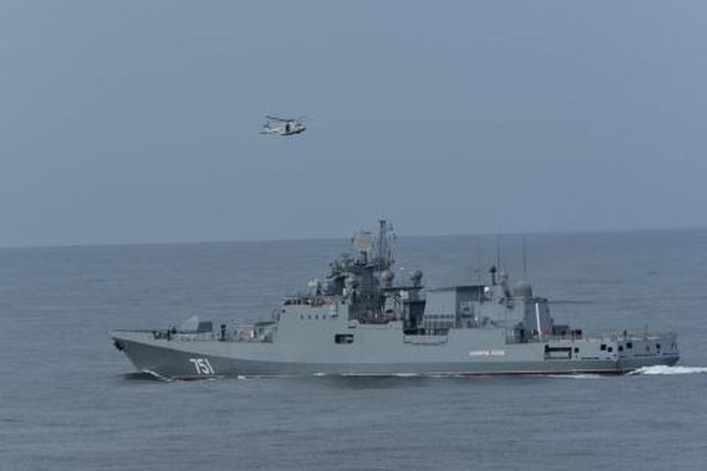 Với kích thước và tải trọng này, Đô Đốc Grigorovich và Essen có cho mình bãi đáp/cất cánh và nhà chứa cho một chiếc máy bay trực thăng Ka-27.